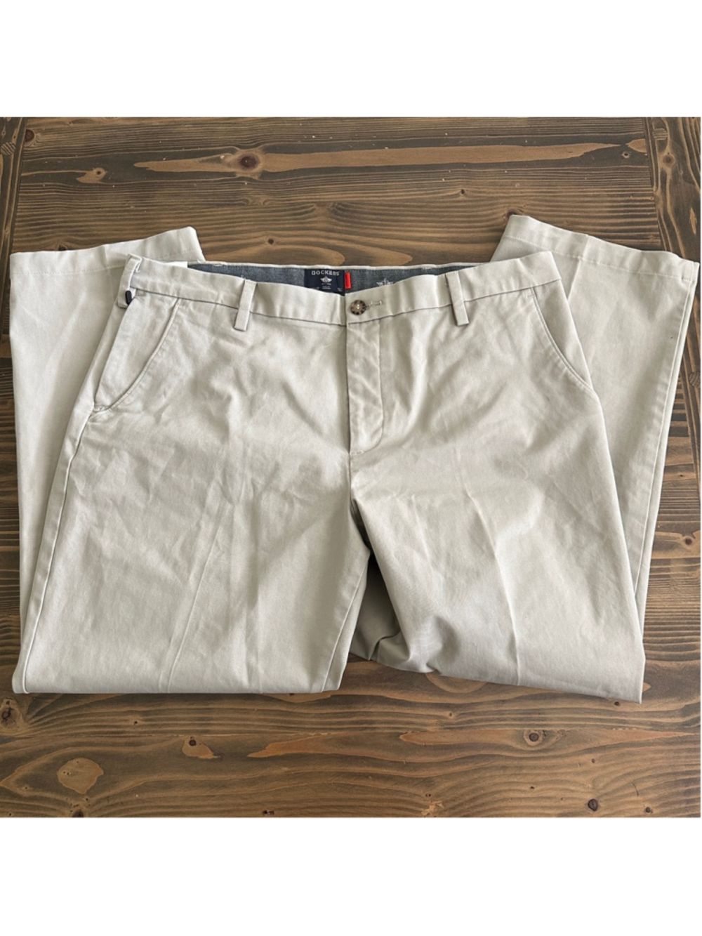 Men's Dockers Beige Chinos Waist 40 Classic Fit SMART 360 FLEX Water<Less NWOT